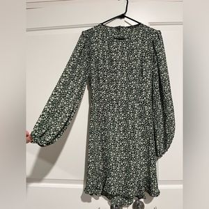 Lulus long sleeve dress. Only been worn once. Green with white flowers